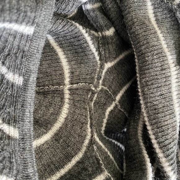 Vince Gray & White 100% Wool Striped Rib Knit Long Sleeve Crewneck Shirt - Picture 8 of 8